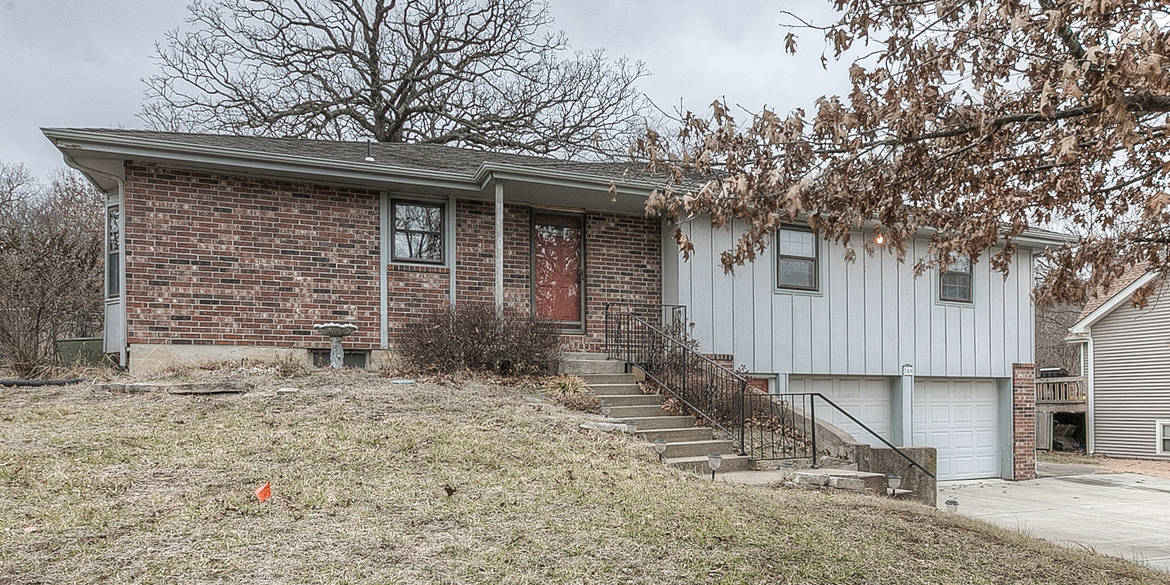 Brivity 708 Linda Lane Bonner Springs, KS 66012