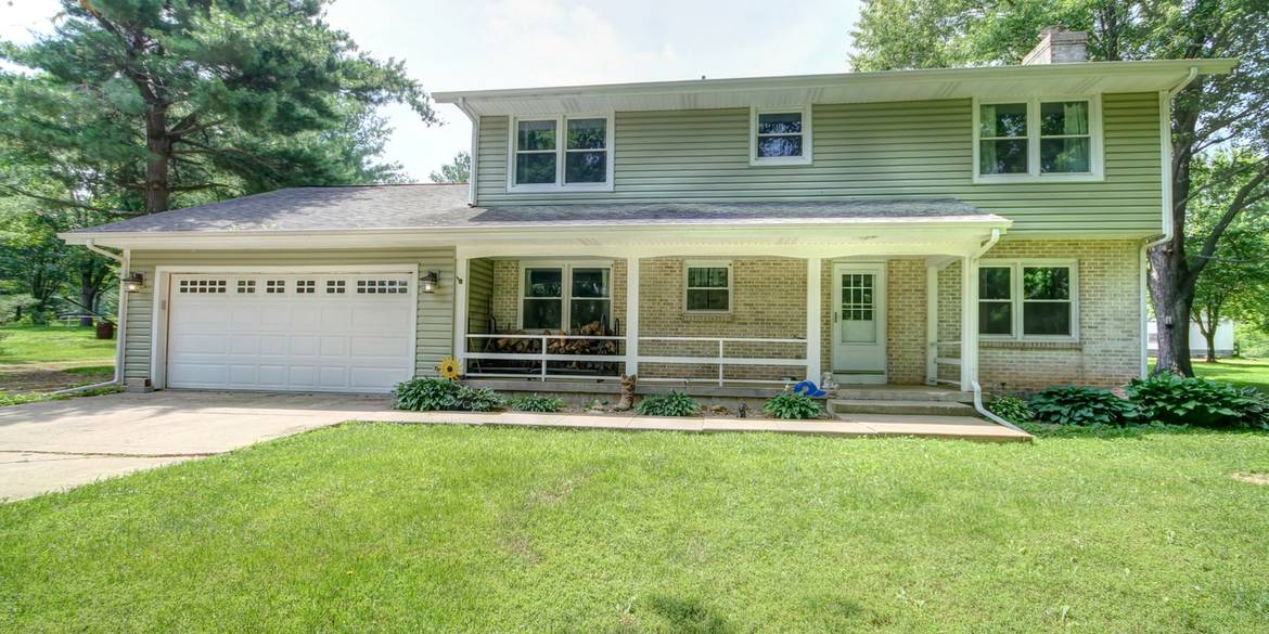 Brivity 1369 E 2250 N White Heath, IL 61884