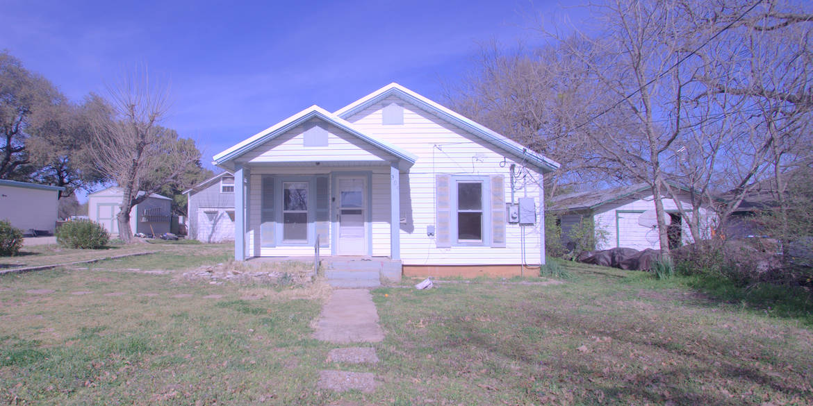 Brivity 304 Mission St. Glen Rose, TX 76043