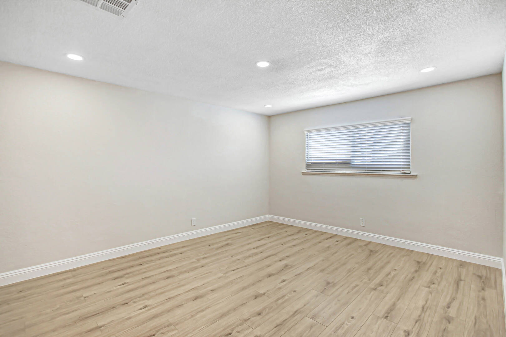 13207 Joshua Rd Whitewater, CA  92282