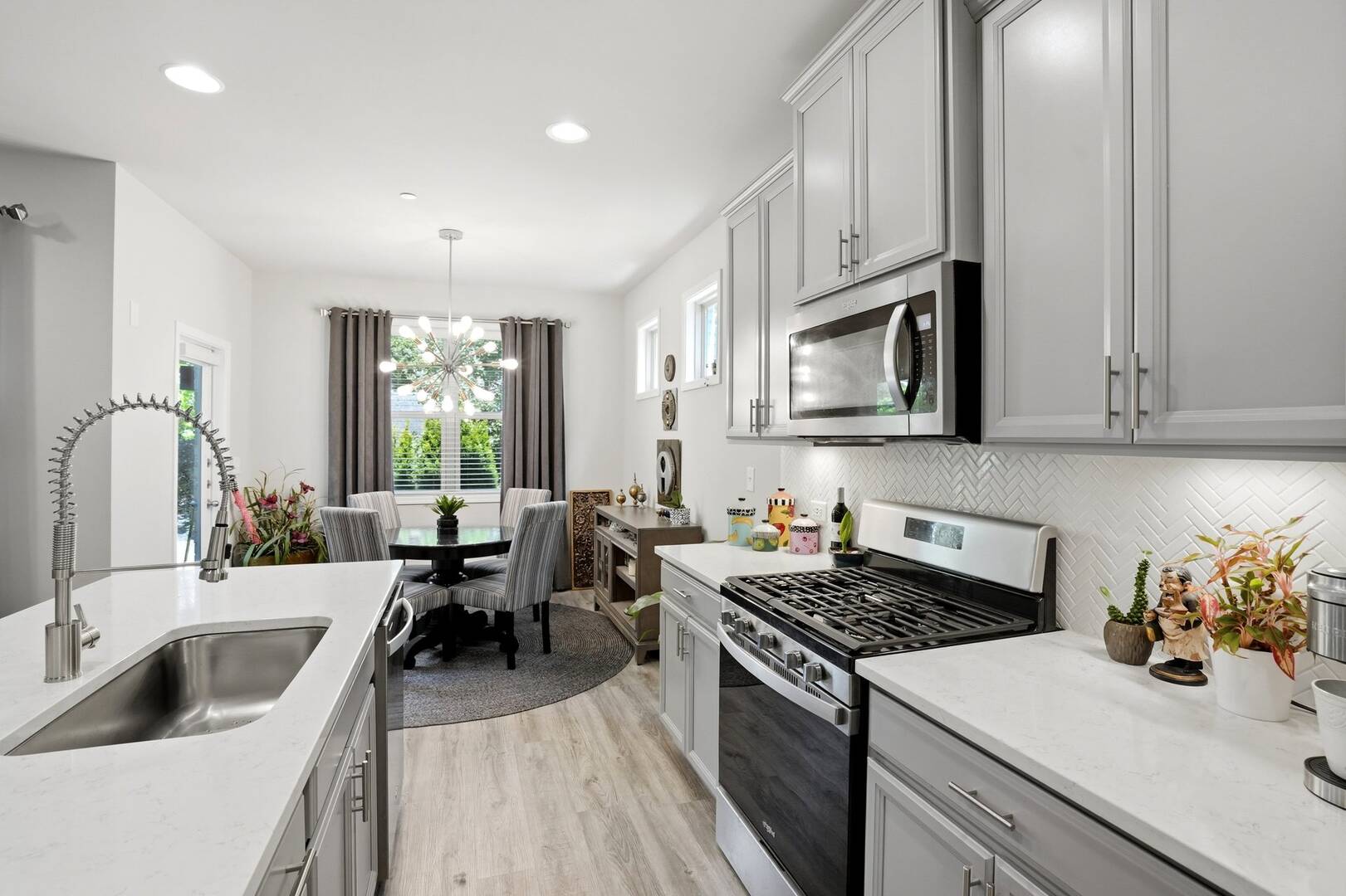 130 Maple Creek Way Woodstock, GA 30188