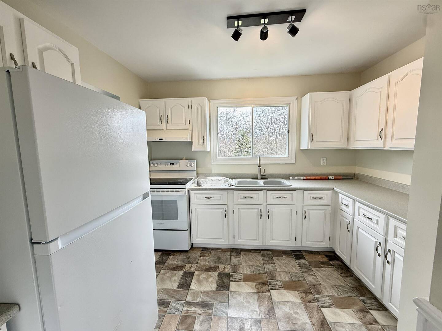 381 Arklow Dr Cole Harbour, NS B2W4S1