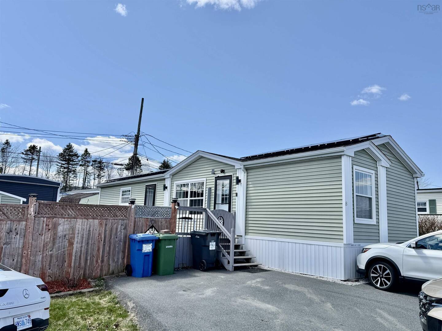 8 Wilson Ave Dartmouth, NS B2Y2B3