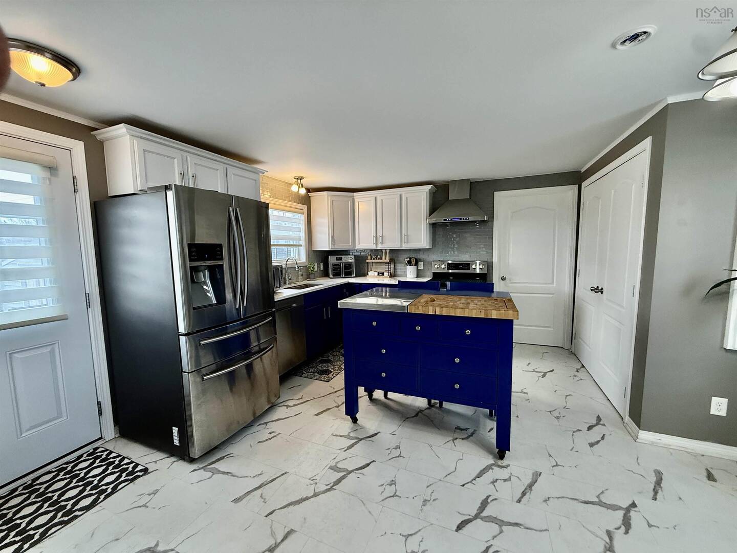 8 Wilson Ave Dartmouth, NS B2Y2B3