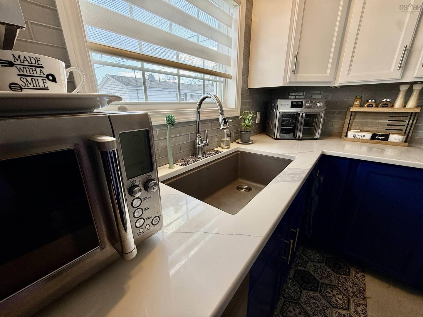 8 Wilson Ave Dartmouth, NS B2Y2B3