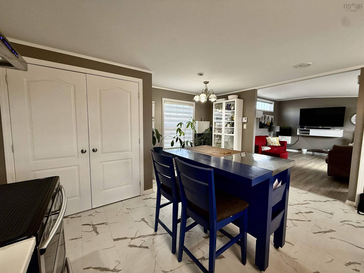 8 Wilson Ave Dartmouth, NS B2Y2B3