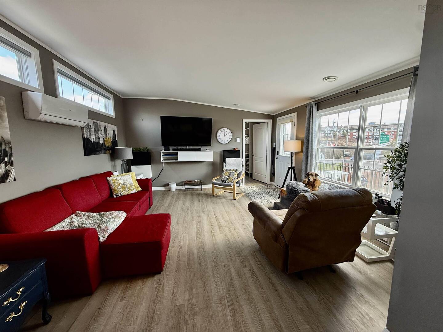 8 Wilson Ave Dartmouth, NS B2Y2B3