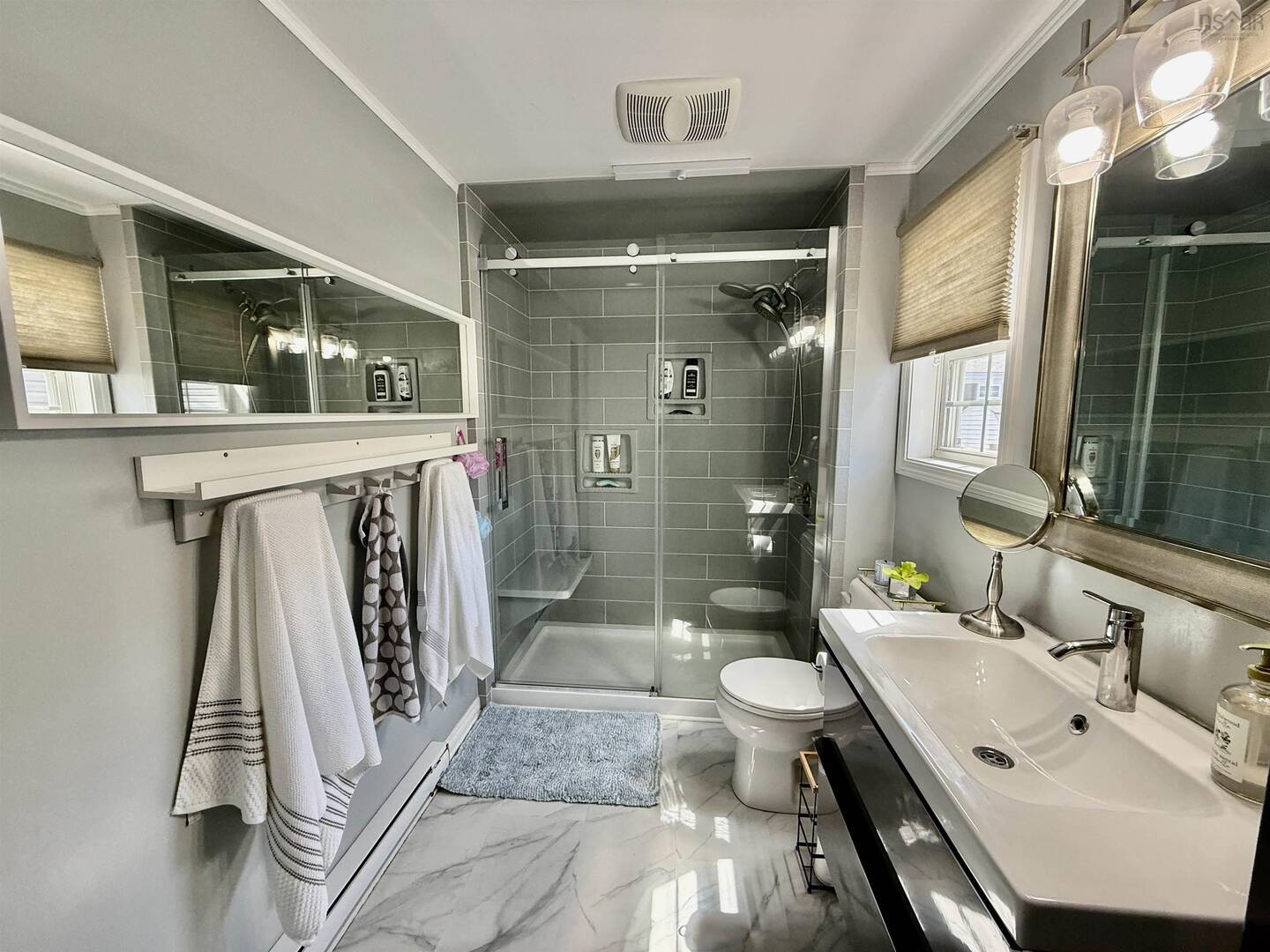 8 Wilson Ave Dartmouth, NS B2Y2B3