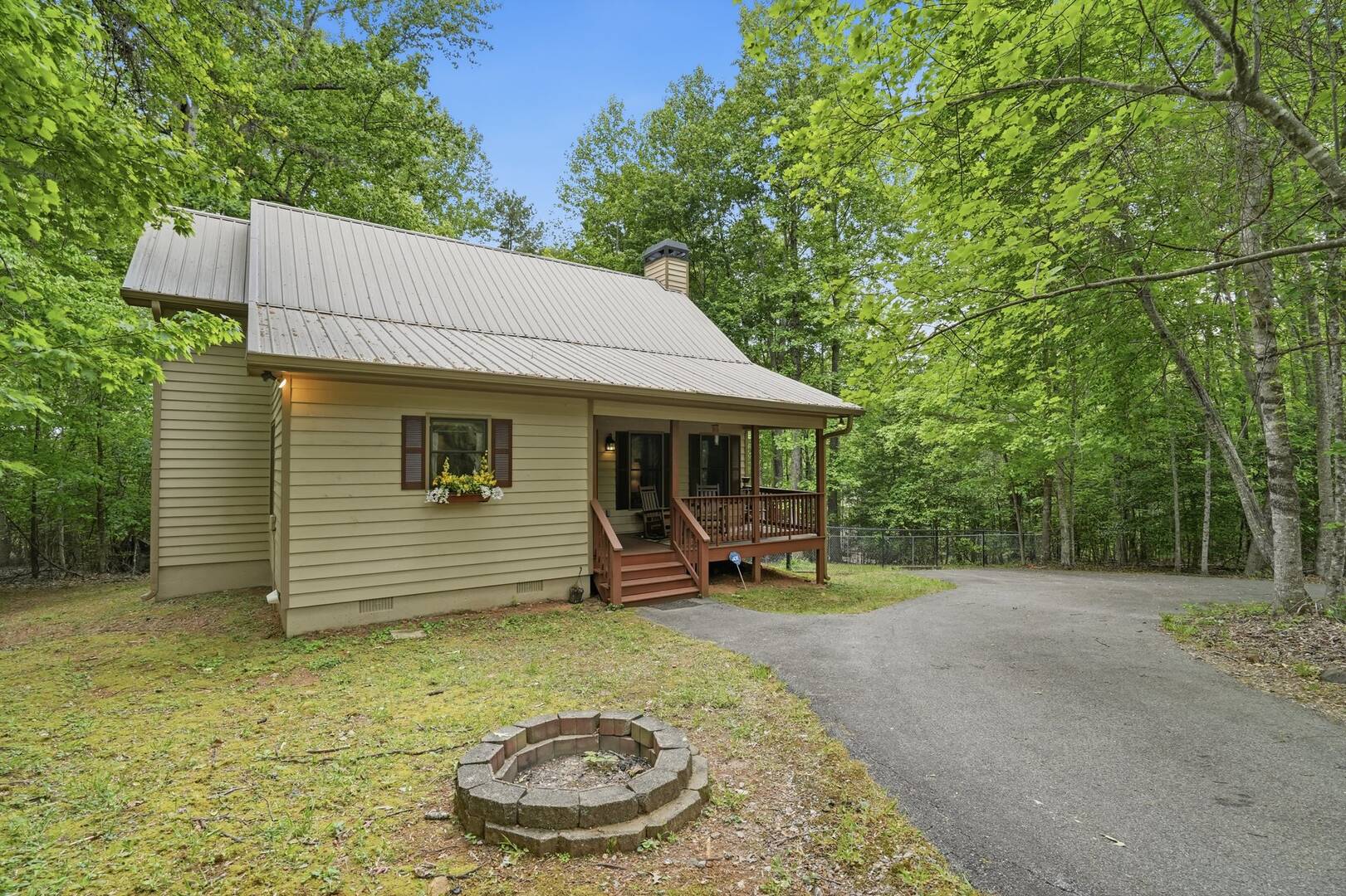 1060 Rocktree Rd. Dahlonega, GA 30533