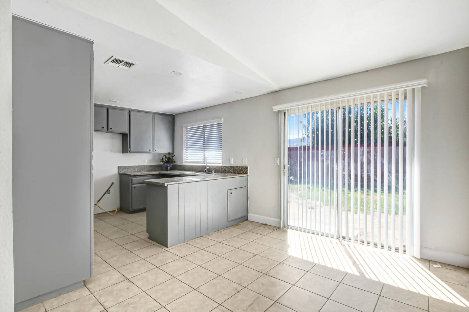 1142 W King St Banning, CA 92220