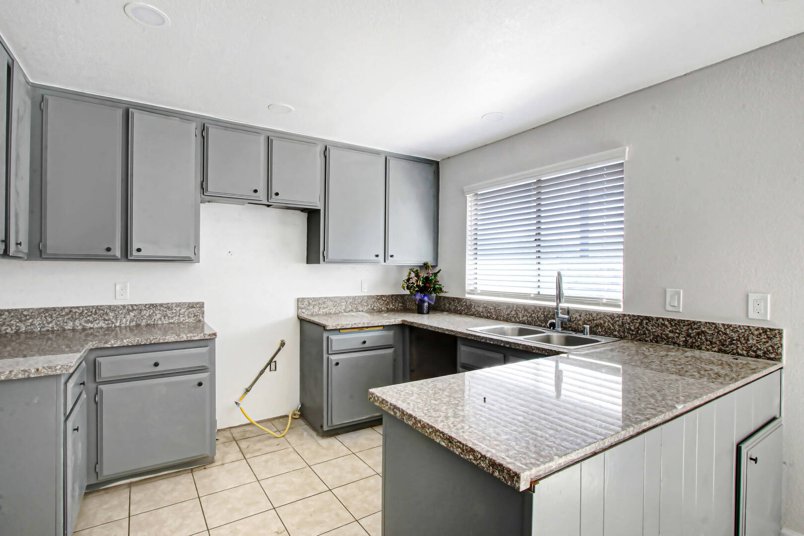 1142 W King St Banning, CA 92220
