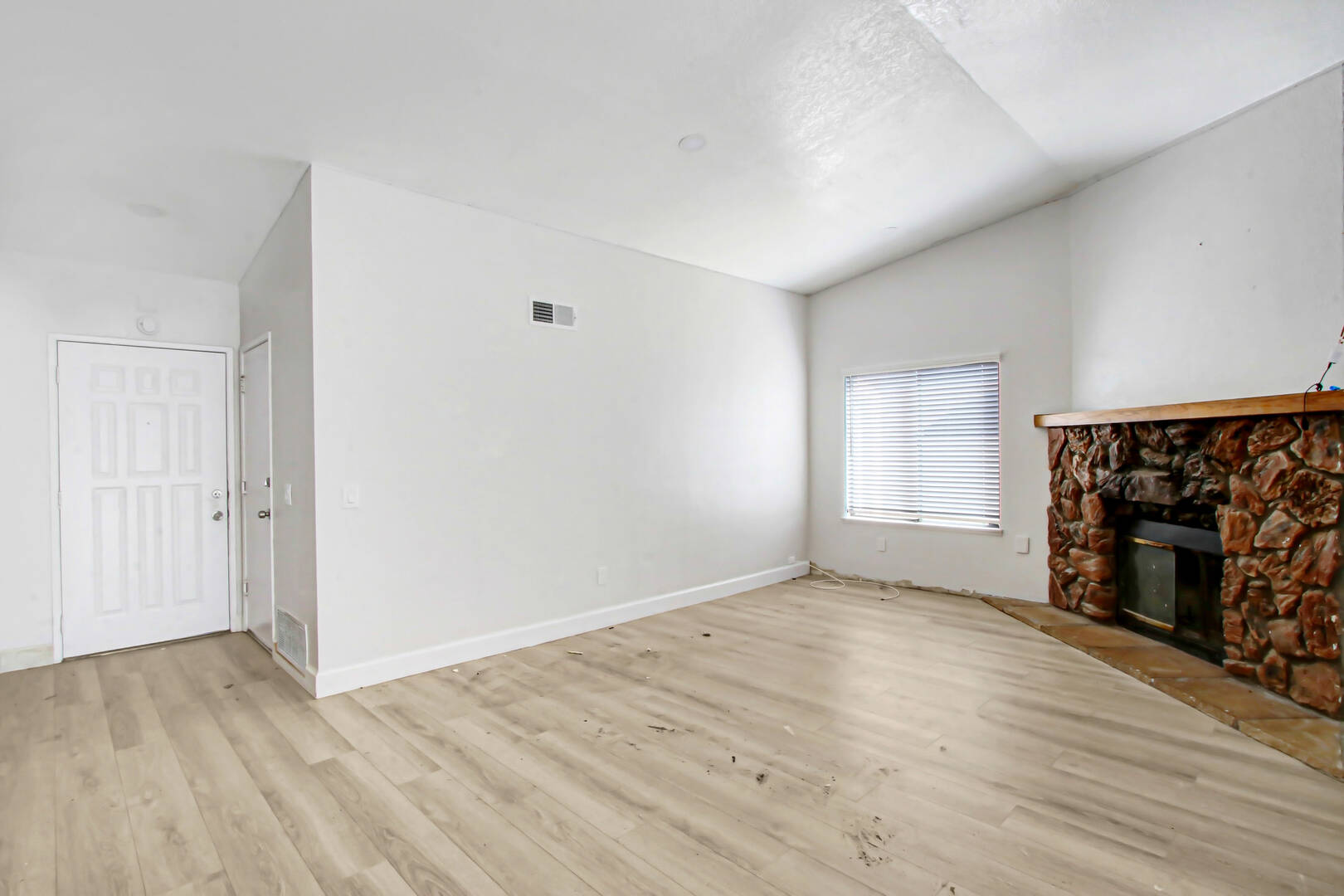 1142 W King St Banning, CA 92220