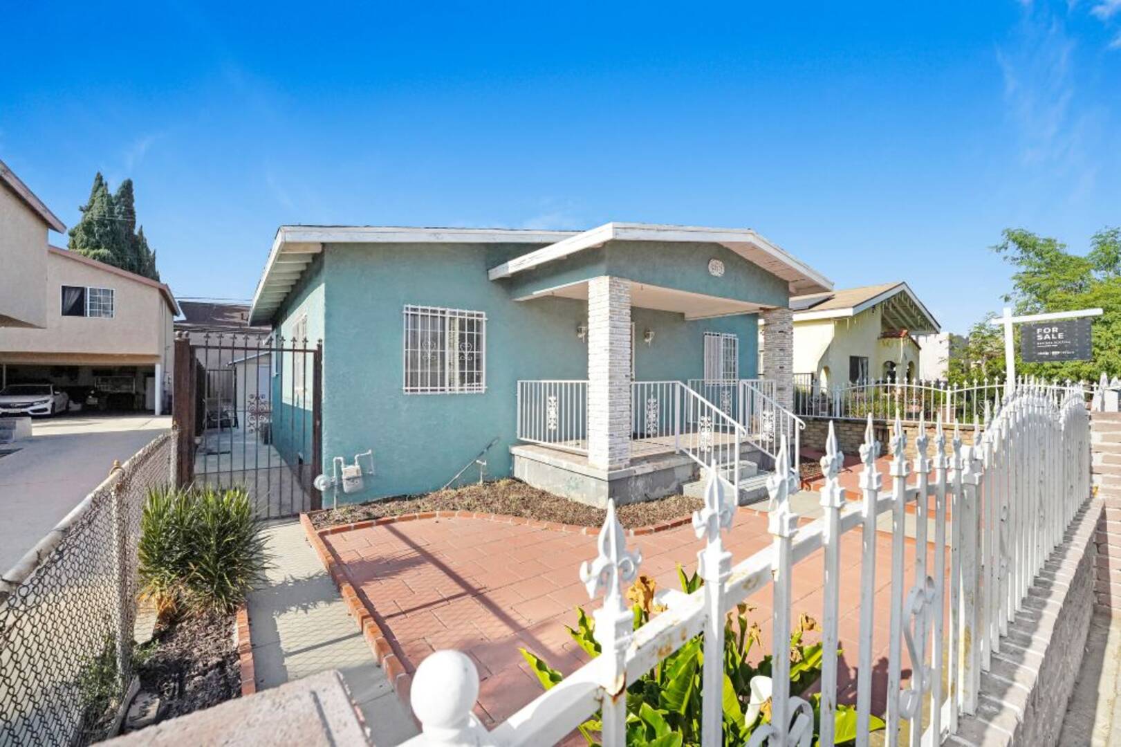 2217 Mortimer Ave Huntington Park, CA 90255