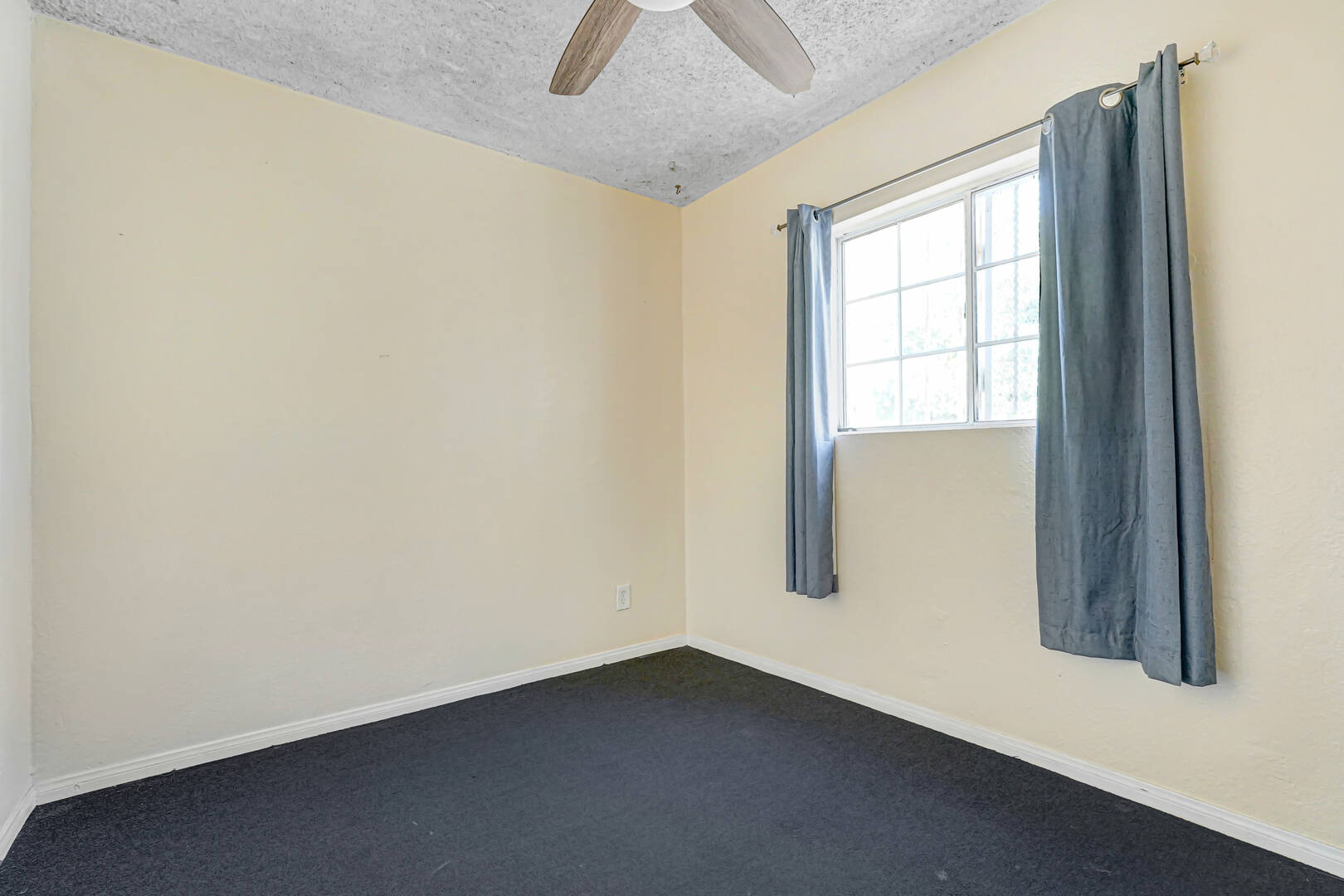 2217 Mortimer Ave Huntington Park, CA 90255