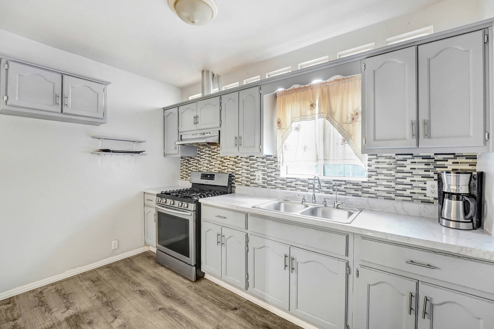 2217 Mortimer Ave Huntington Park, CA 90255
