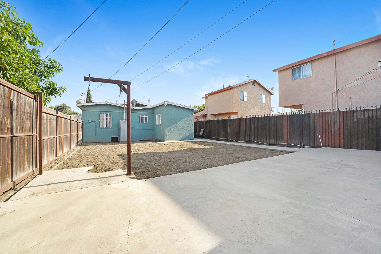 2217 Mortimer Ave Huntington Park, CA 90255