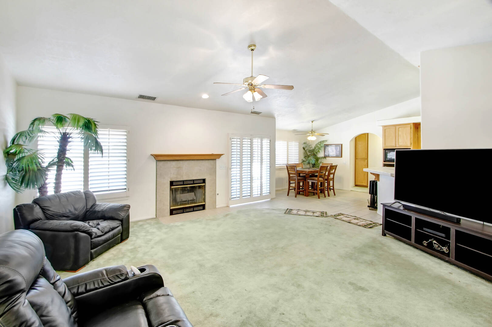 11949 Hawthorne Ave Hesperia, CA 92345