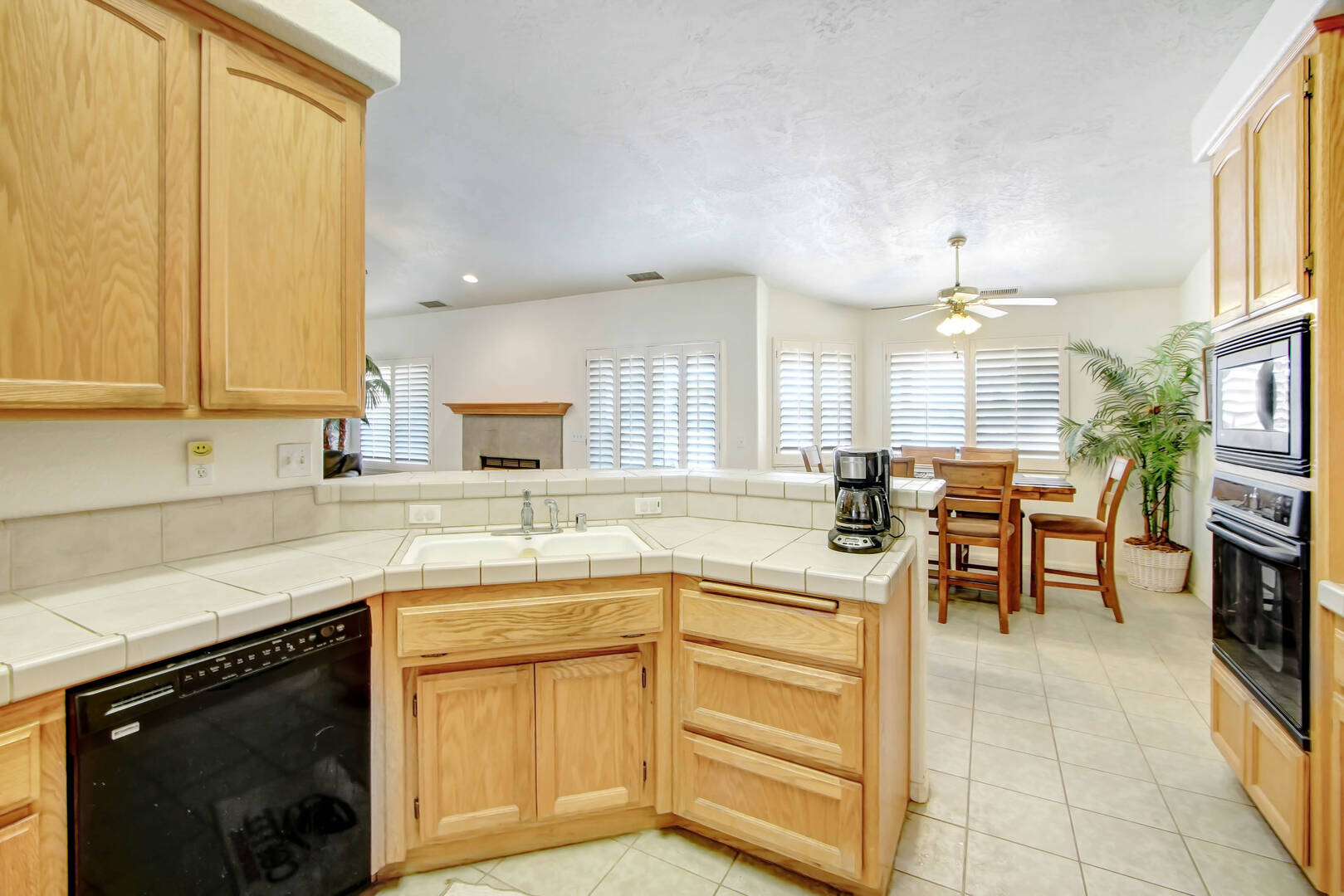 11949 Hawthorne Ave Hesperia, CA 92345