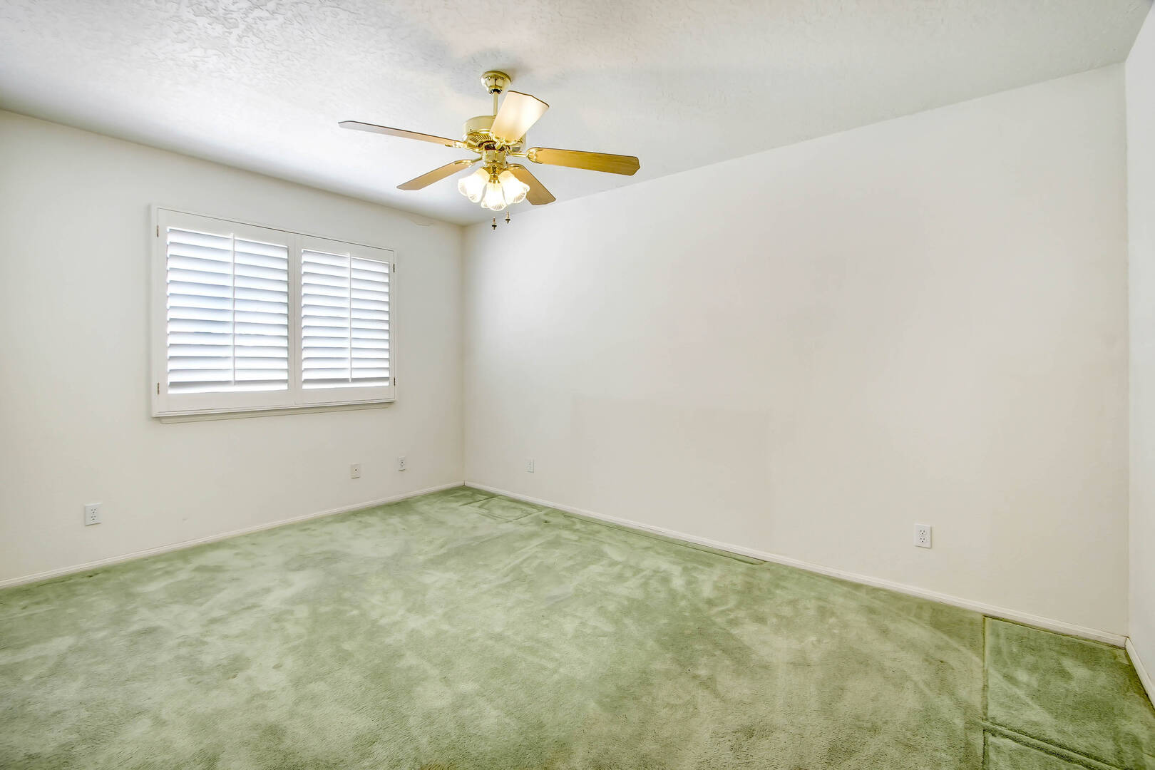 11949 Hawthorne Ave Hesperia, CA 92345