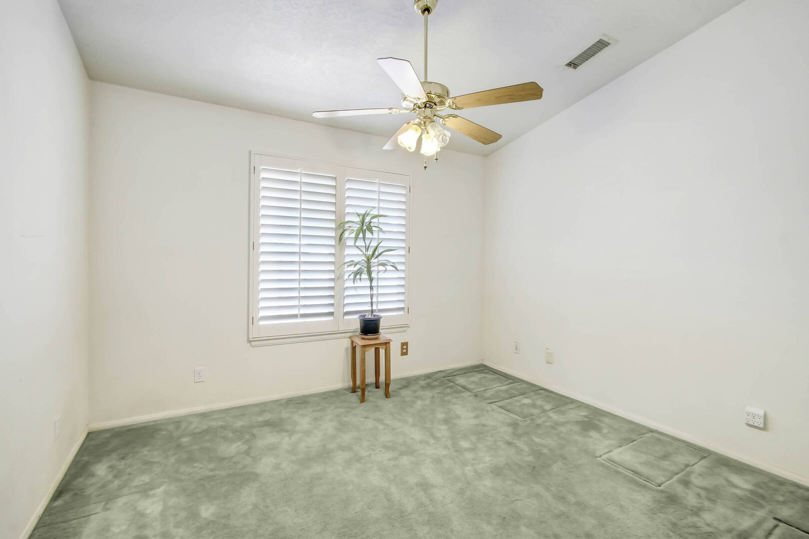 11949 Hawthorne Ave Hesperia, CA 92345