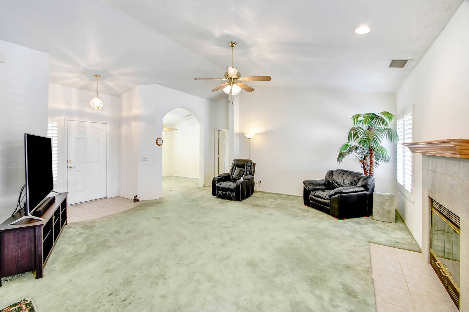 11949 Hawthorne Ave Hesperia, CA 92345