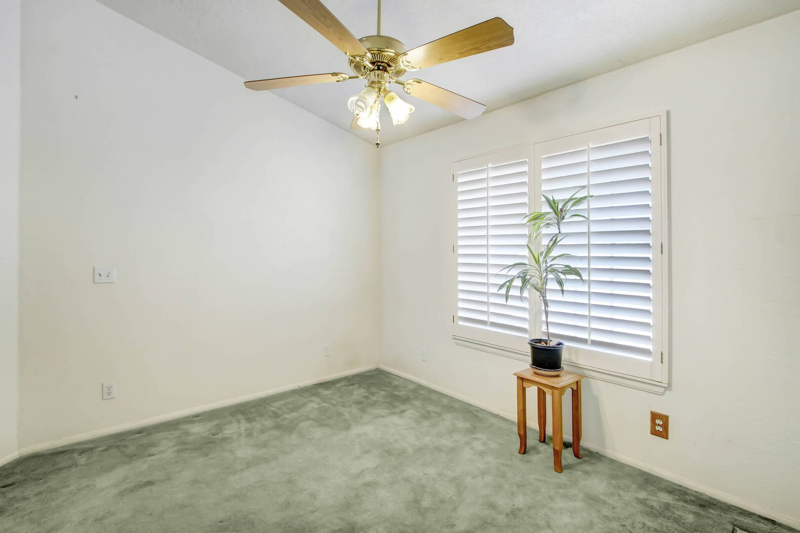 11949 Hawthorne Ave Hesperia, CA 92345