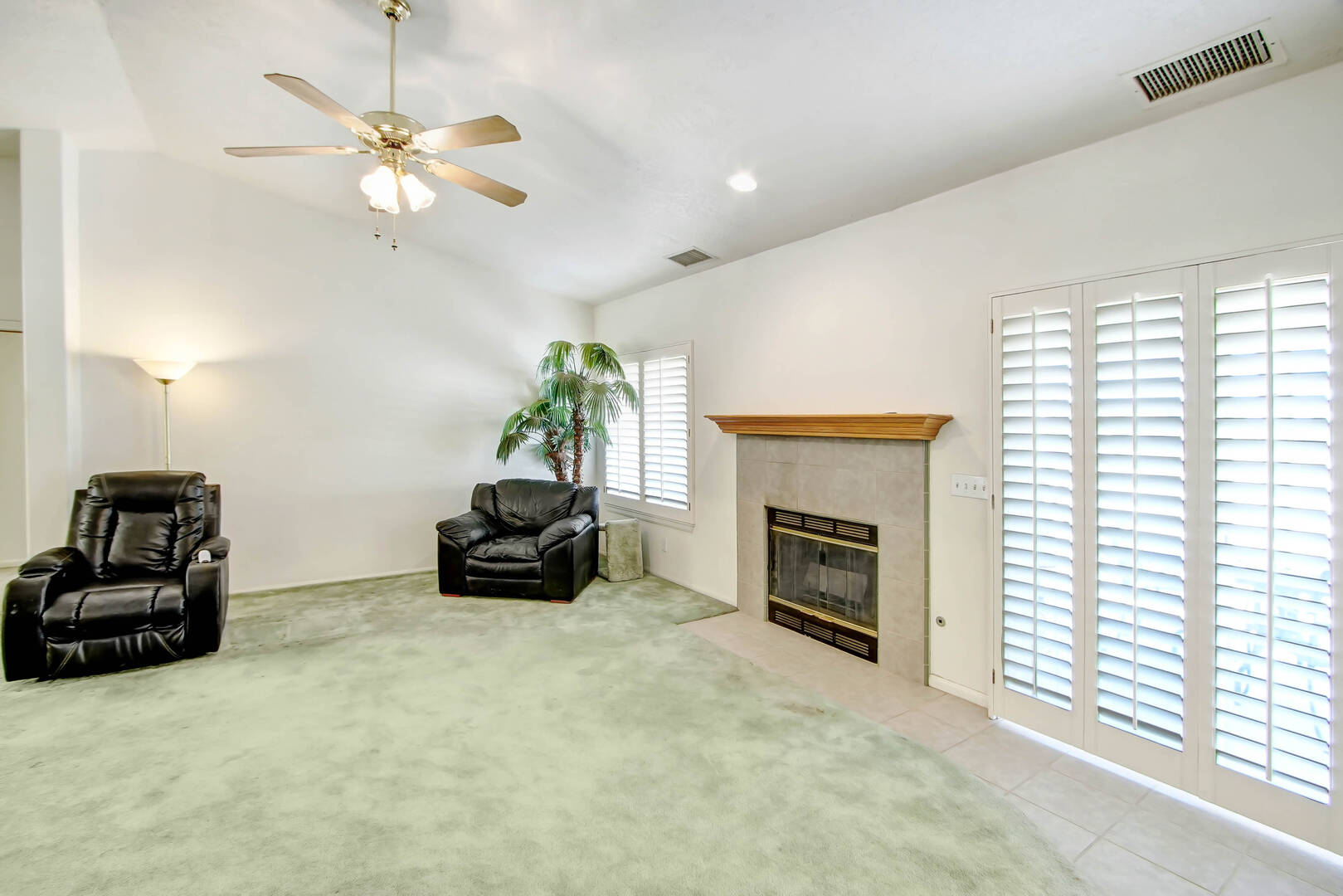 11949 Hawthorne Ave Hesperia, CA 92345