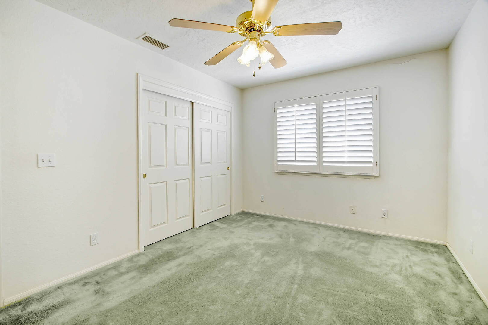 11949 Hawthorne Ave Hesperia, CA 92345