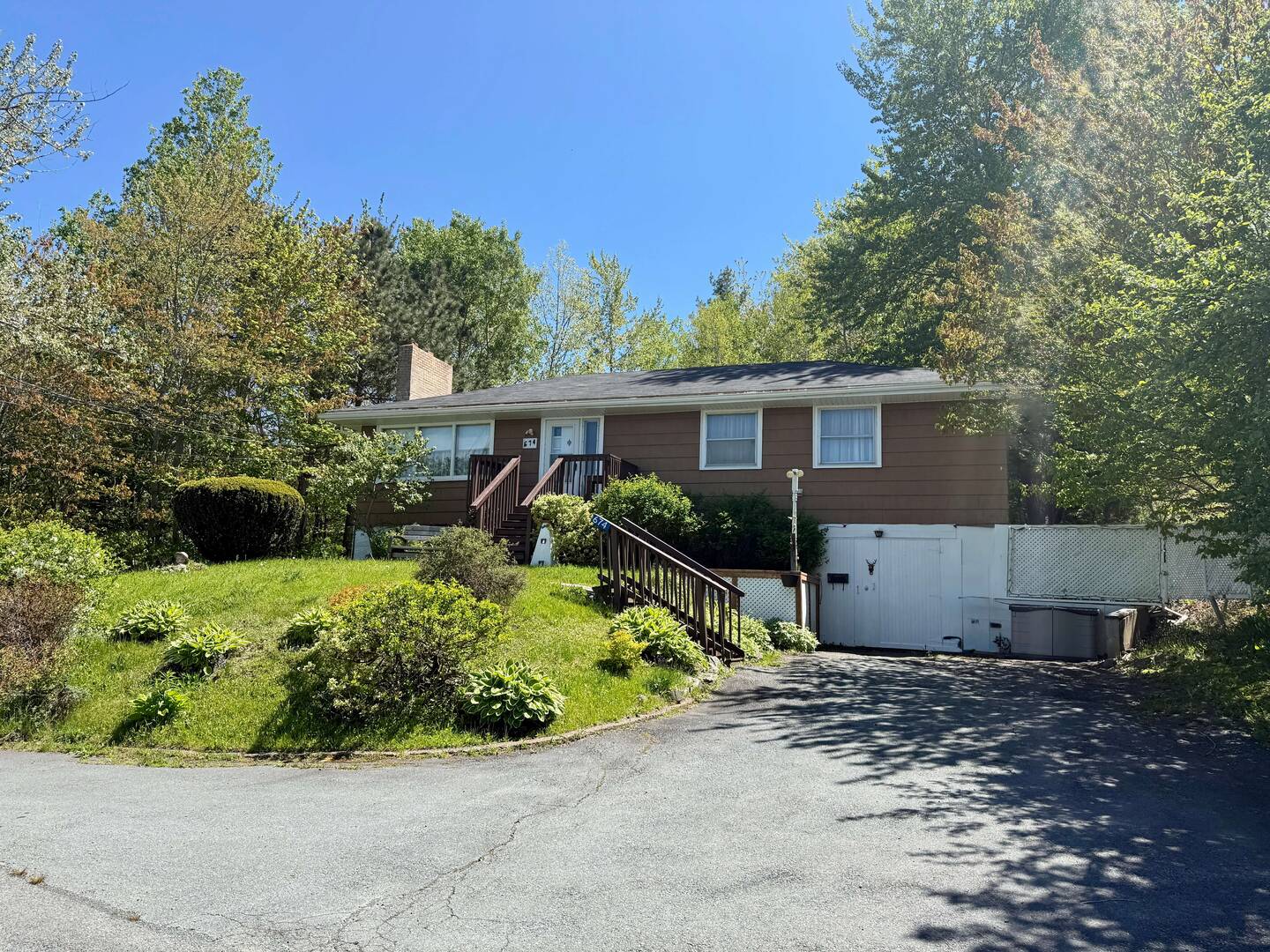 674 Hammonds Plains Rd Bedford, NS B4B1A7