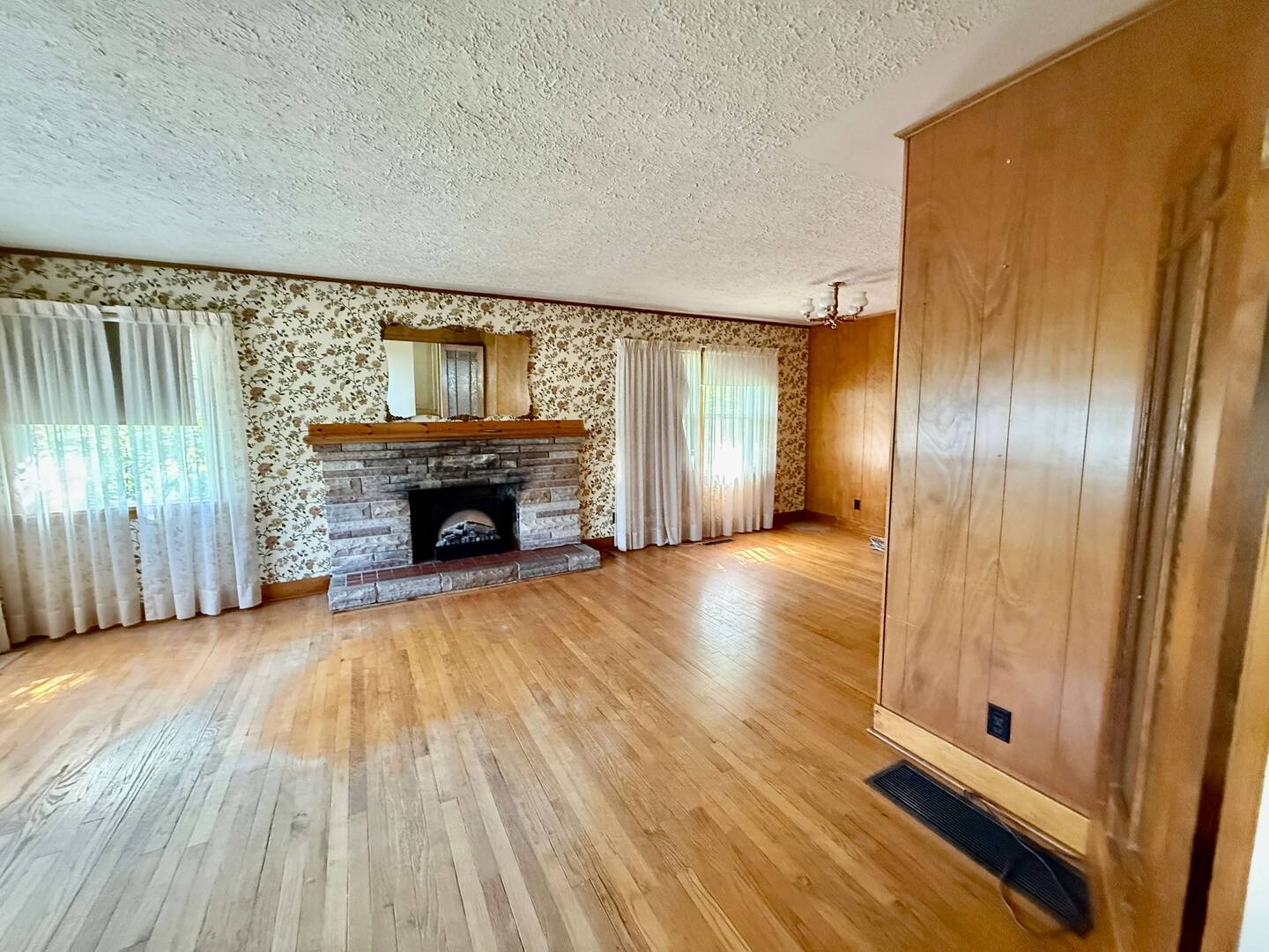 674 Hammonds Plains Rd Bedford, NS B4B1A7