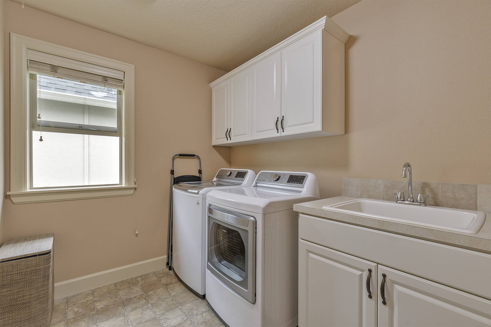 16726 NW Vetter Dr Portland, OR 97229