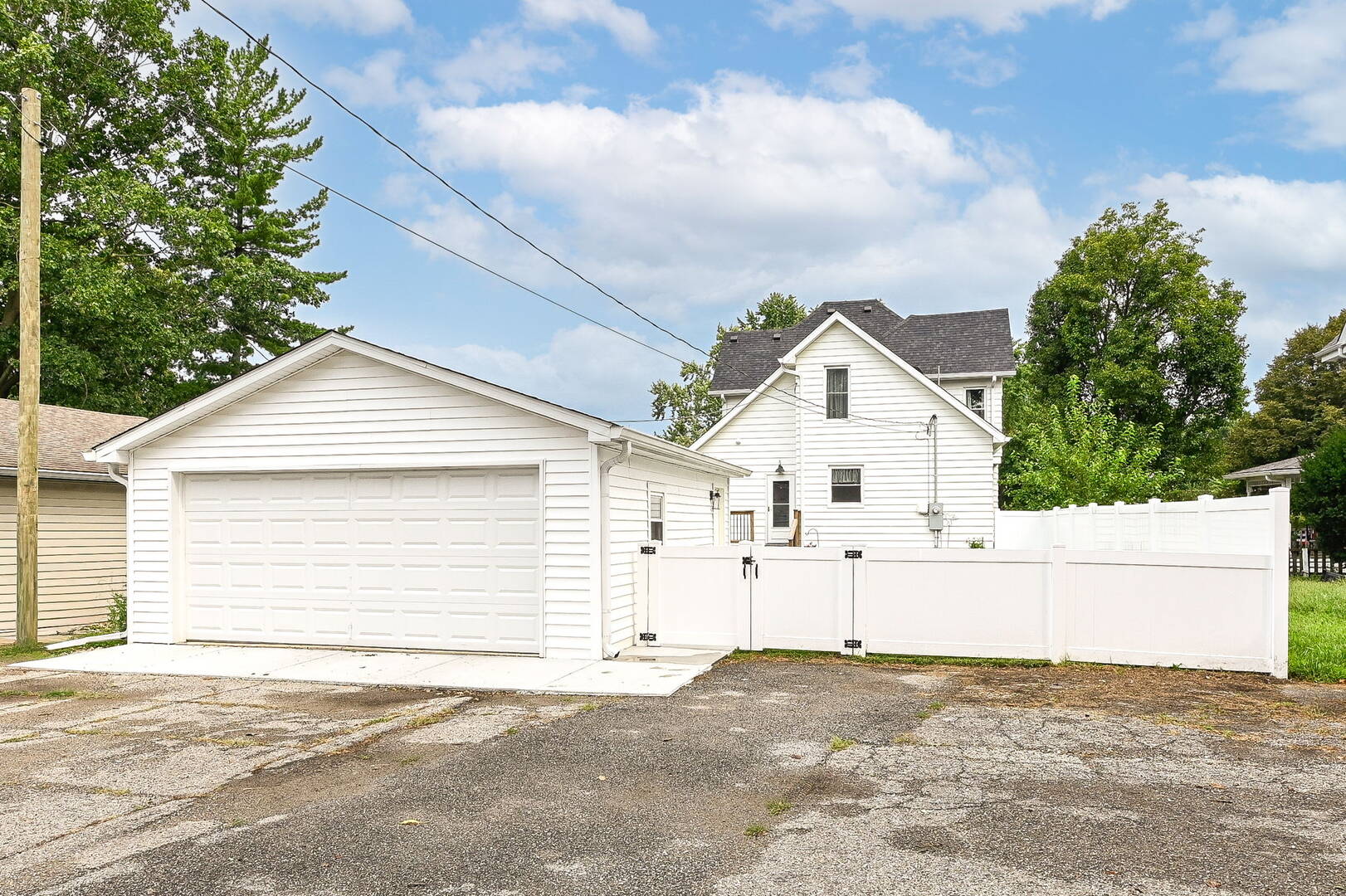 232 E State St Pendleton, IN 46064
