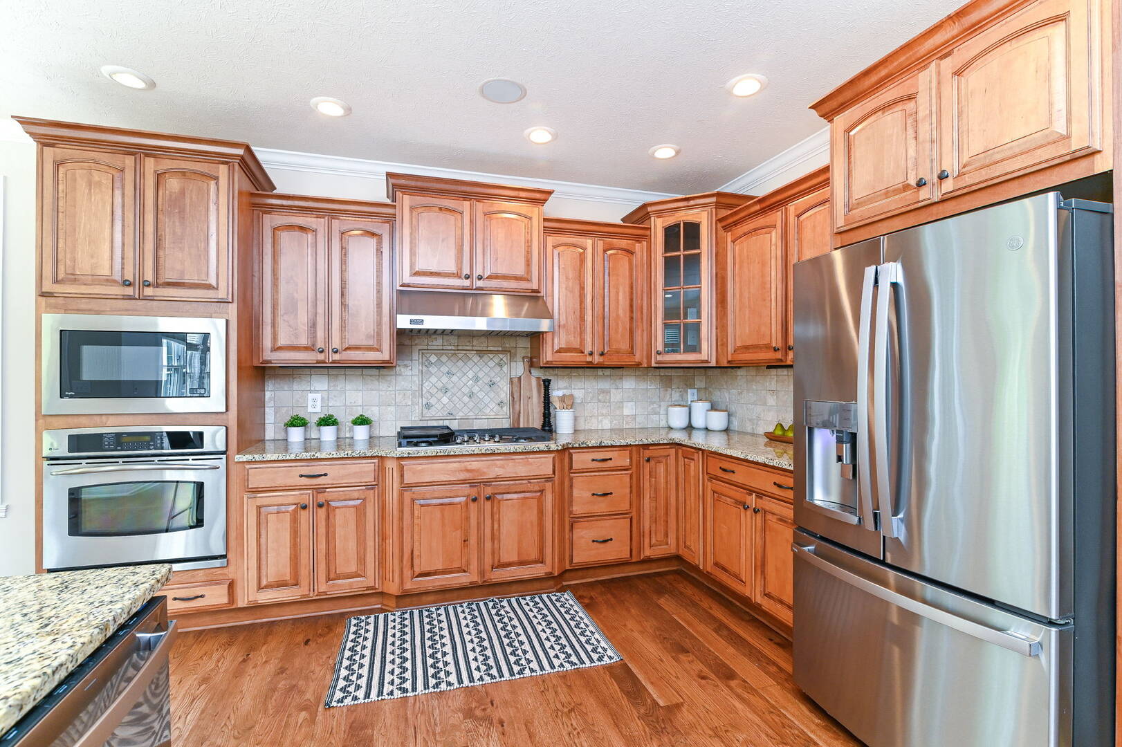 14263 Hearthwood Dr Fishers, IN 46040