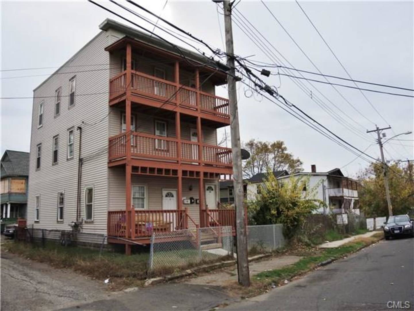 Brivity 61 Ridge Avenue Bridgeport, CT 06604 Virtual Tour