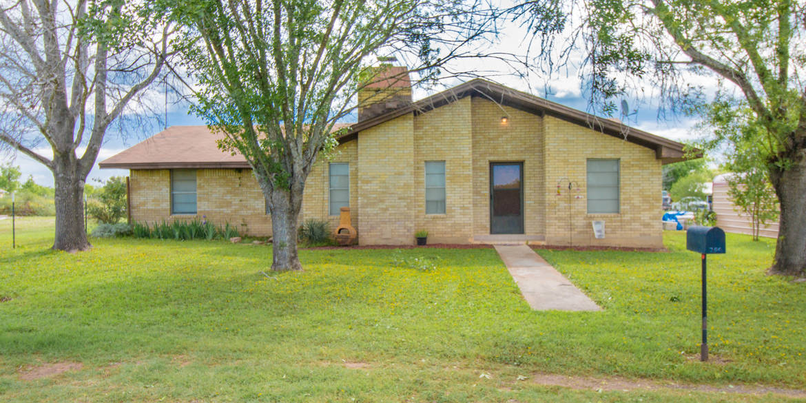 Brivity 256 CR 1615/ Airline Dr. Moore, TX 78057