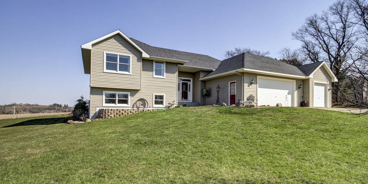 Brivity 1096 County Rd N Roberts, WI 54023