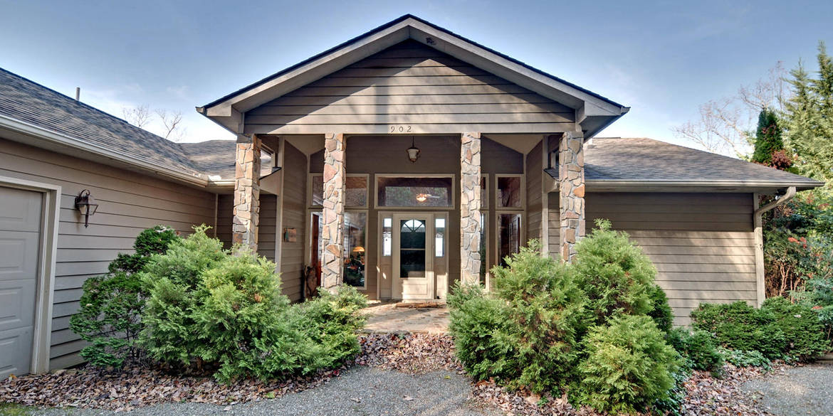 Brivity 902 Eagles View Hayesville, NC 28904