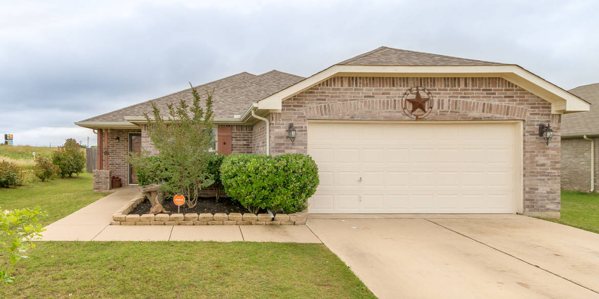 Brivity 2601 Cherry Hills Ln. Burleson, TX 76028