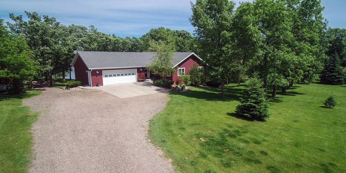 Brivity 23609 Scenic Riverview Dr Fergus Falls, MN 56537