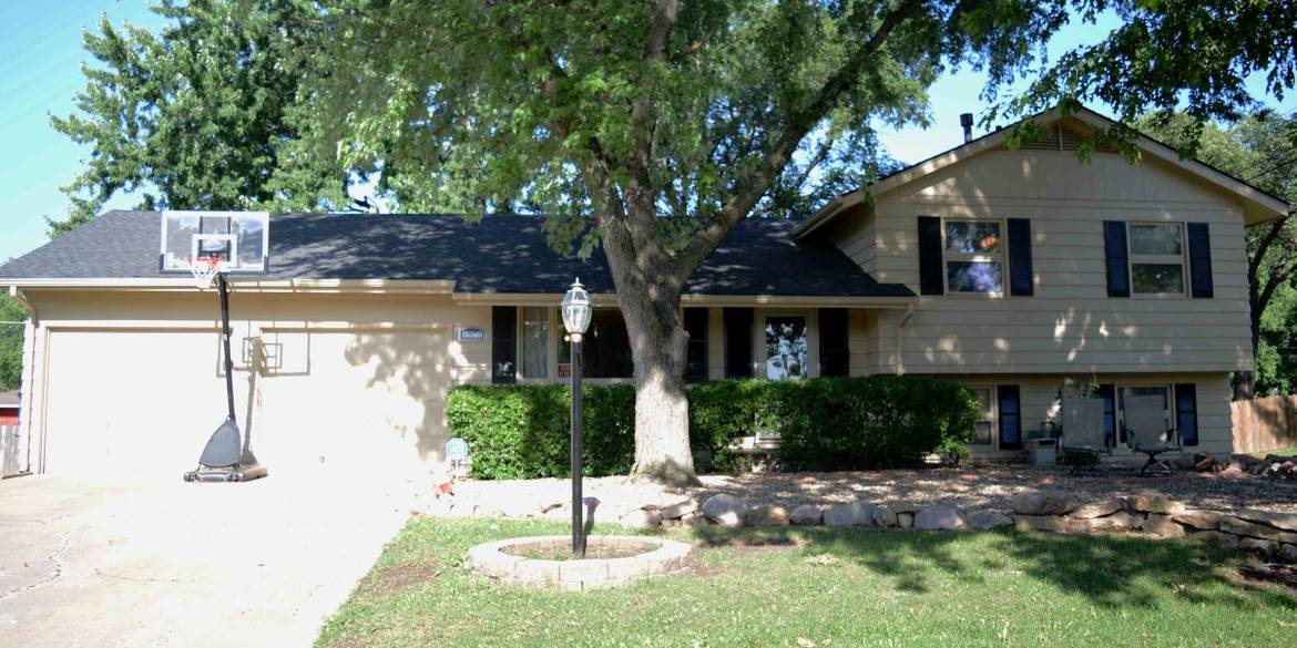 Brivity 1572 Kent Pl Topeka, KS 66604