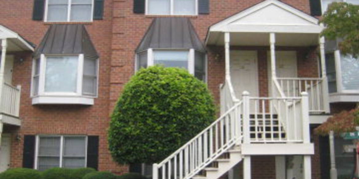 Brivity 550 Dearing Street 4 Athens, GA 30606