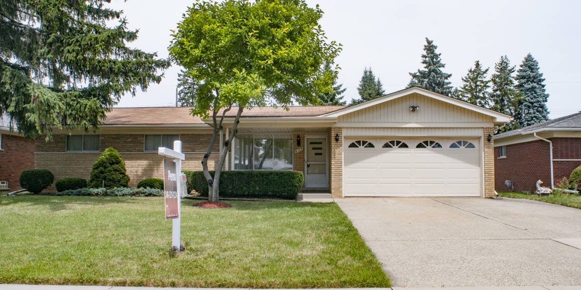 Brivity 8177 Menge Center Line, MI 48015