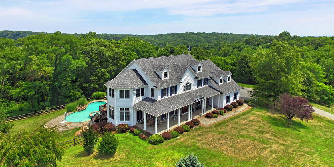 Brivity 40918 Pacer Lane Paeonian Springs, VA 20129