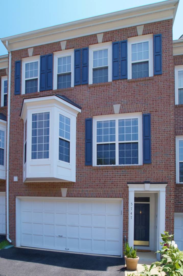 5747 GOVERNORS POND CIR Alexandria, VA 22310