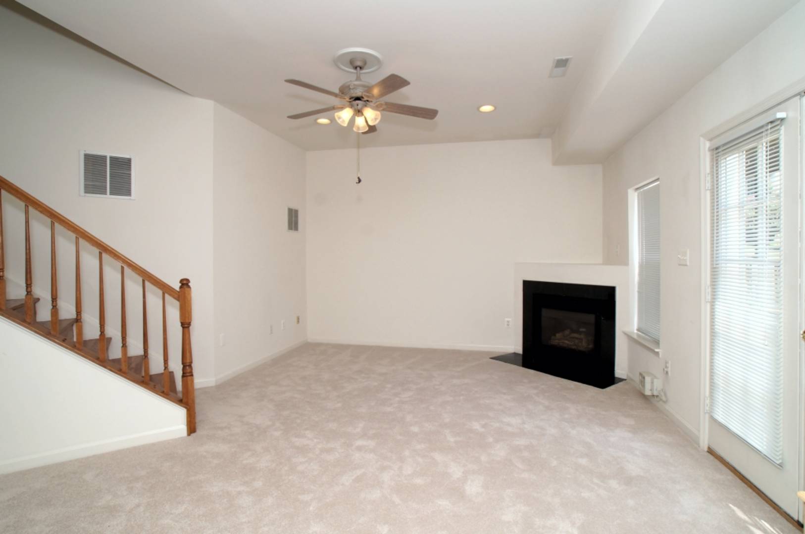 5747 GOVERNORS POND CIR Alexandria, VA 22310