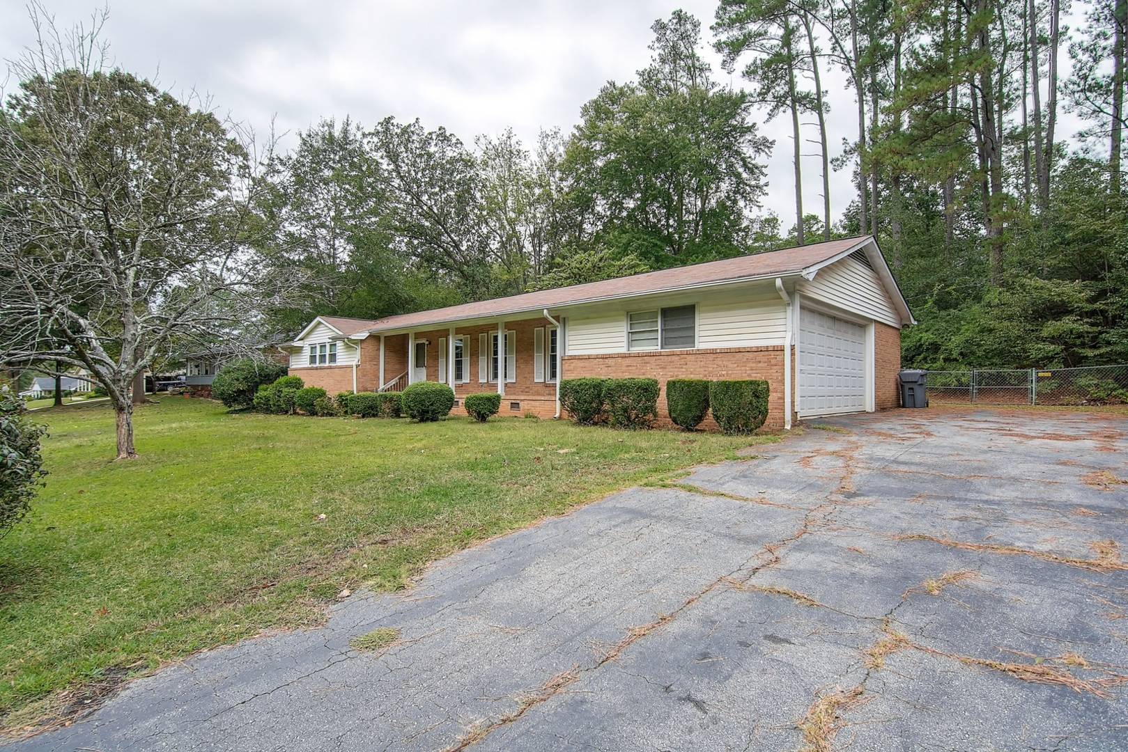 Brivity 1624 Fernwood Glendale Road Spartanburg, SC 29307 Virtual Tour