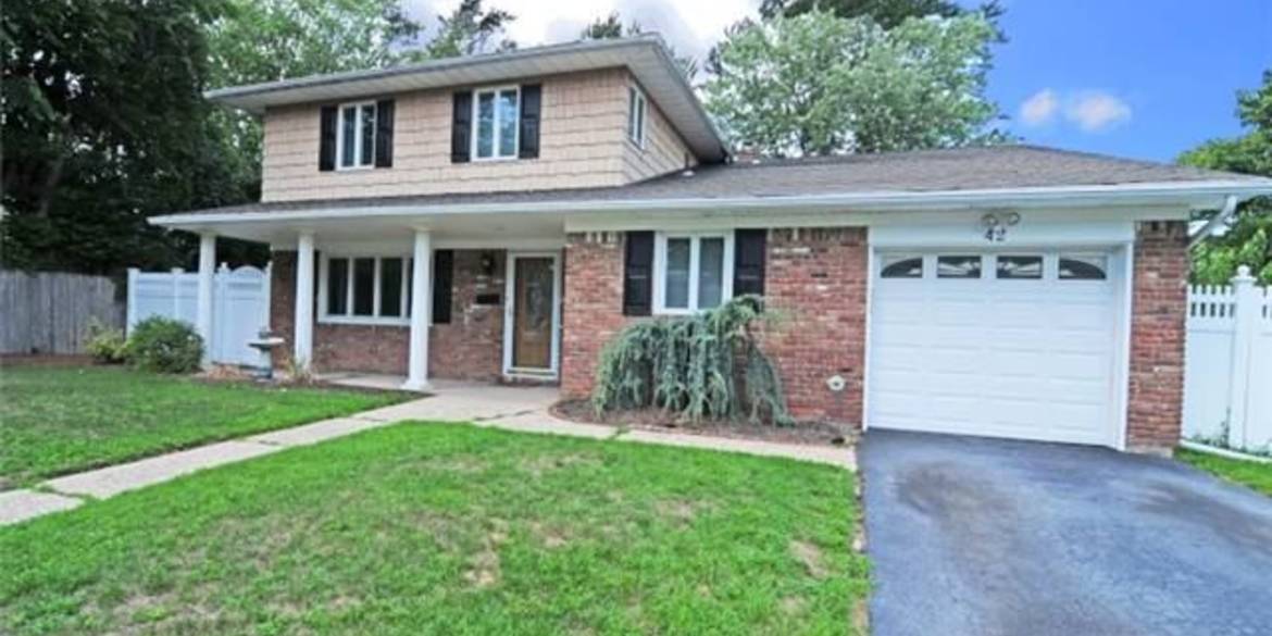 Brivity 42 Carnegie Drive Smithtown, NY 11787