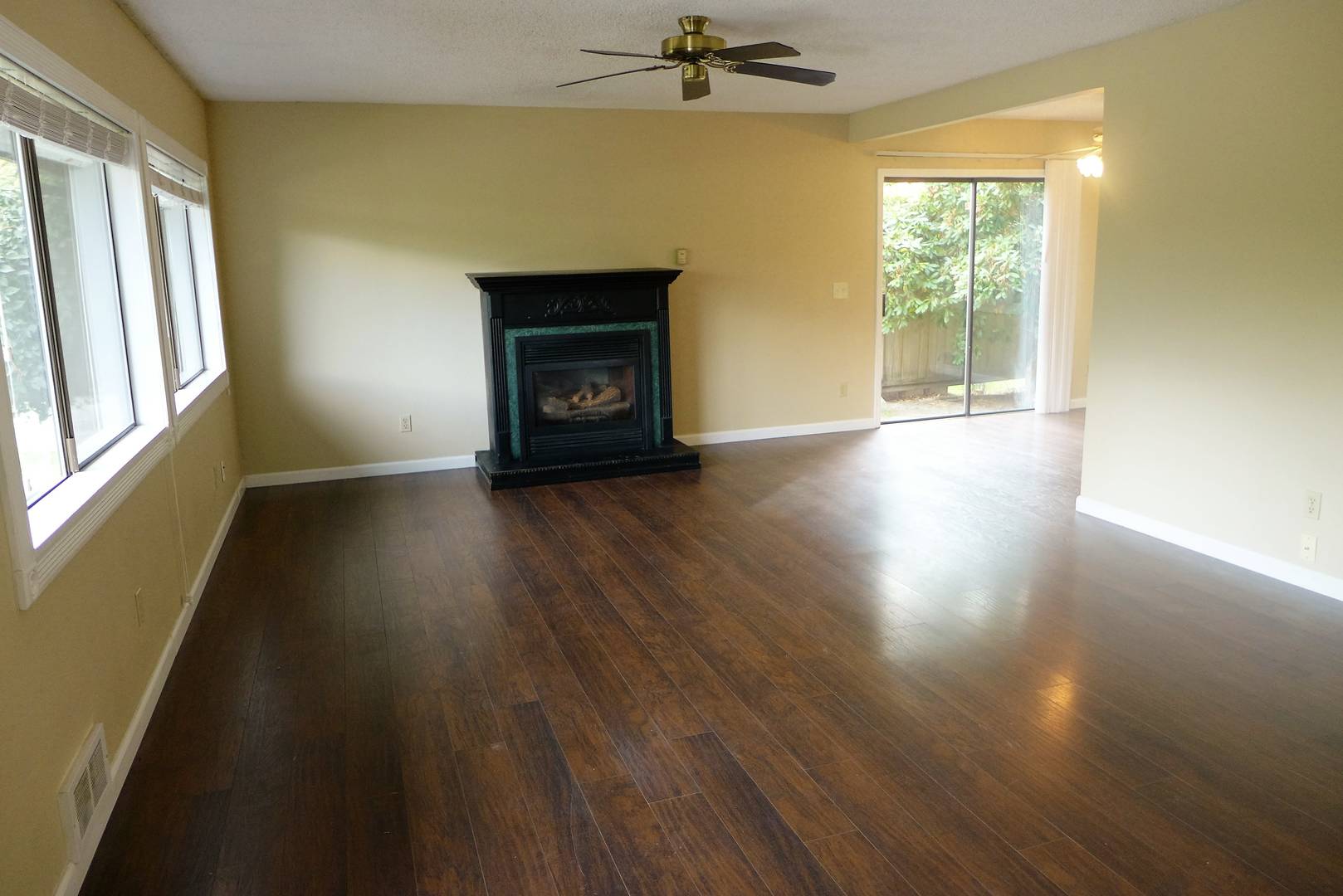 1110-1106 31st Ave SW Puyallup, WA 98373