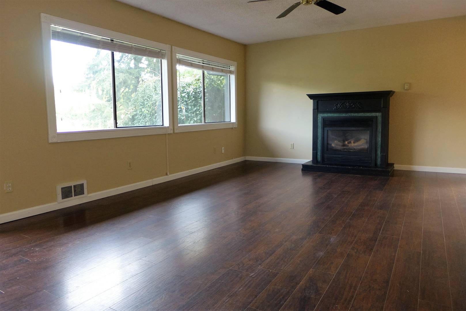 1110-1106 31st Ave SW Puyallup, WA 98373