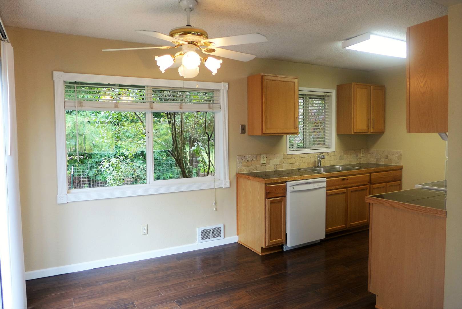 1110-1106 31st Ave SW Puyallup, WA 98373